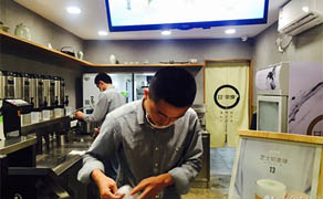 甘茶度即是奶茶店也是特色小吃加盟店